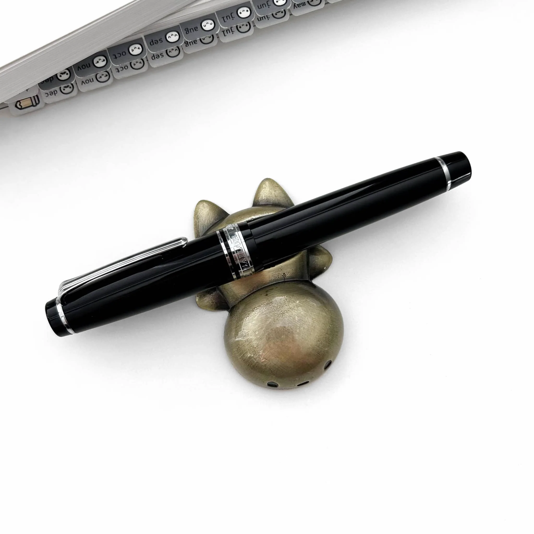 Desk Blob - Pen Rest - Image 3